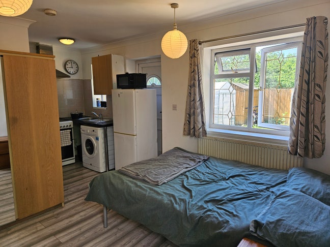 Private Studio in Heathrow  Main Photo