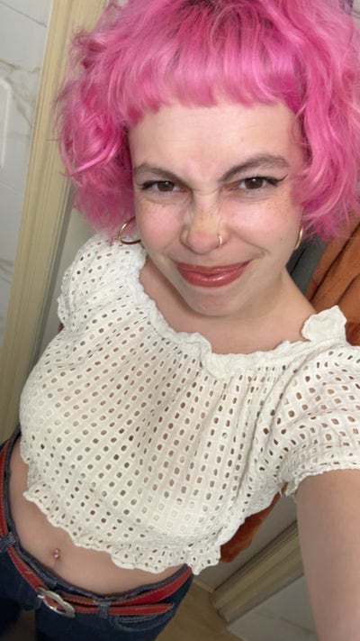 Hi! I’m Alice, a 22 years old from France ... Main Photo