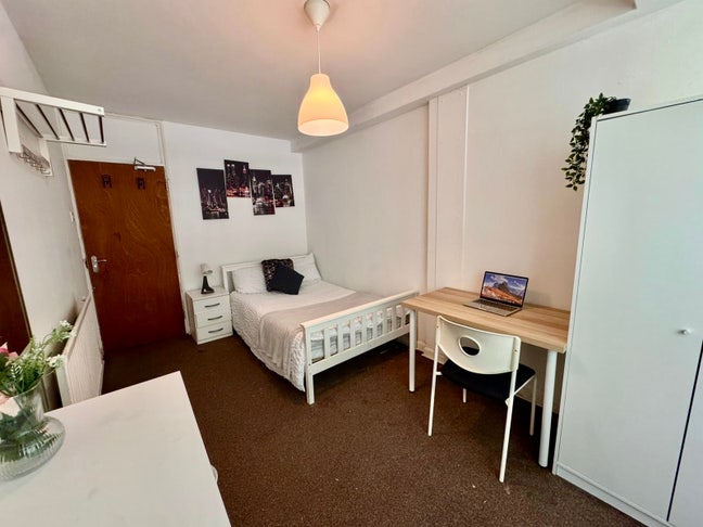 Spacious duble room in Camden Main Photo