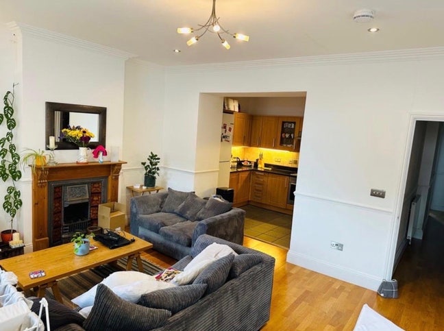 Spacious Double Room with Private Bathroom Main Photo