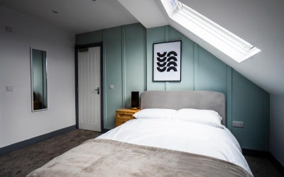 Large Chic Ensuite Loft room with Parking! 🤍 Main Photo