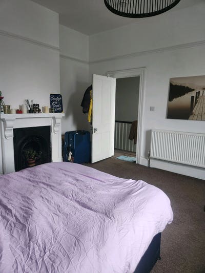 1 large double bedroom Main Photo