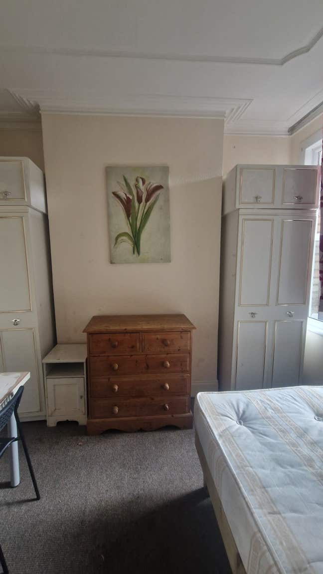 Double room in quiet house N22 Main Photo