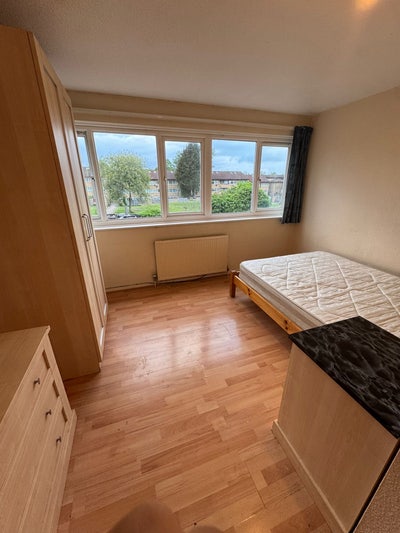 Large double ensuite room Main Photo