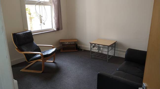 Byron Street: 3 bedroom HMO available from July  Main Photo
