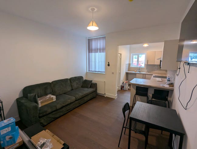Brand New Rooms - 5Mins to Stockport Train Station Main Photo
