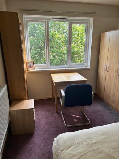 Bright sunny room to rent in shared flat Main Photo