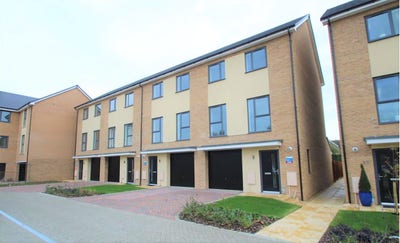 Large bedroom nr Station & City Centre Main Photo