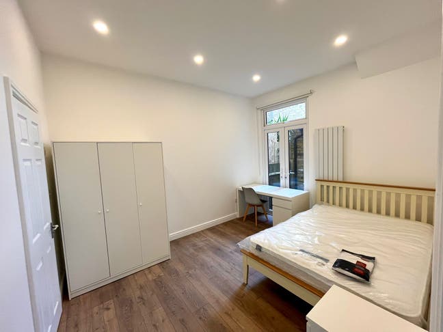 Luxury large ensuite in Putney Main Photo