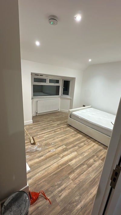 Stylish, fully furnished room In clean house  Main Photo