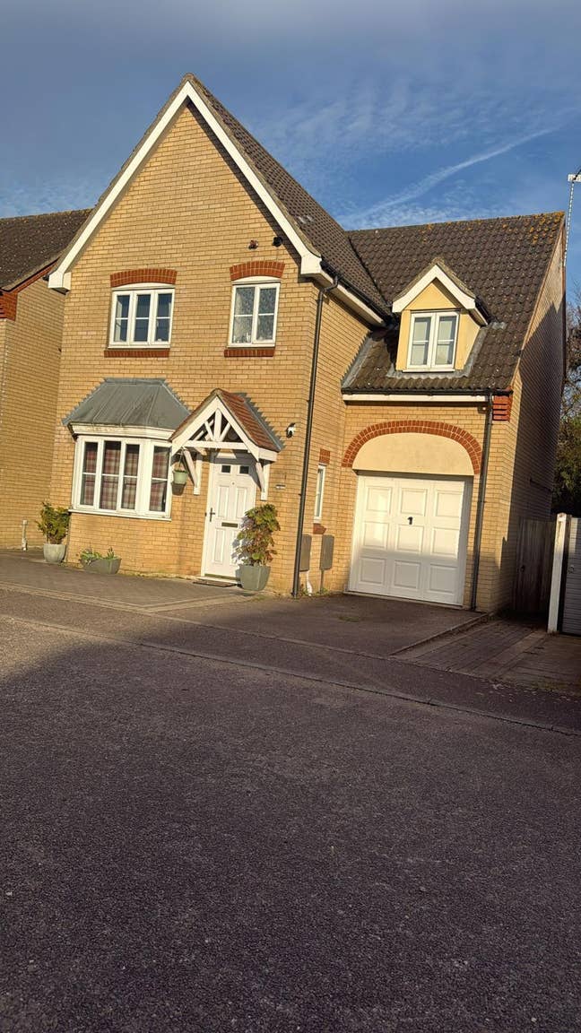 Agency/locum/contractors- 5-8 mins walk to JPUH Main Photo