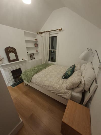 Lovely ensuite room in shared family house Main Photo