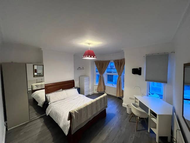A Fully Furnished Double Room - Excellent location Main Photo
