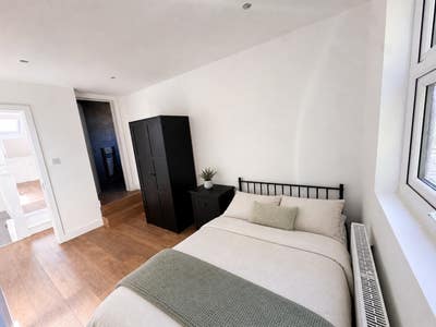 Double room with an en-suite bathroom  Main Photo