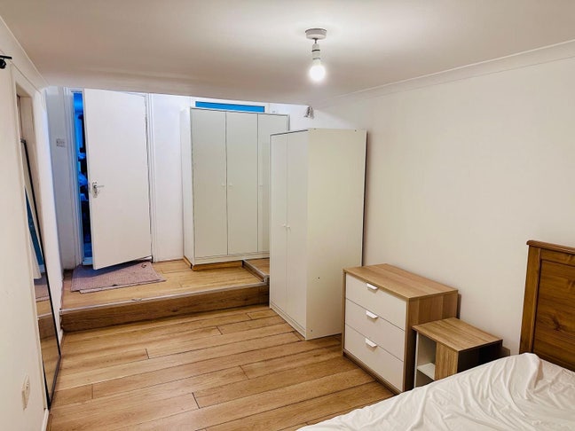 Ensuite+Double Room in Beautiful Homely House Main Photo