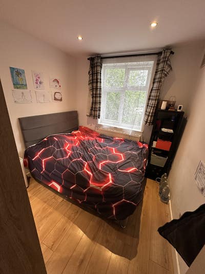 Double bedroom or single room available to rent Main Photo