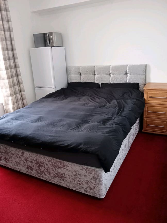 King size room double workspace near city centre  Main Photo