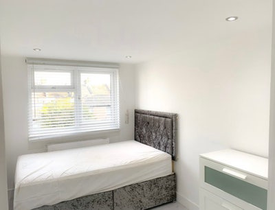 Newly Refurbished Double Room Available To Rent Main Photo