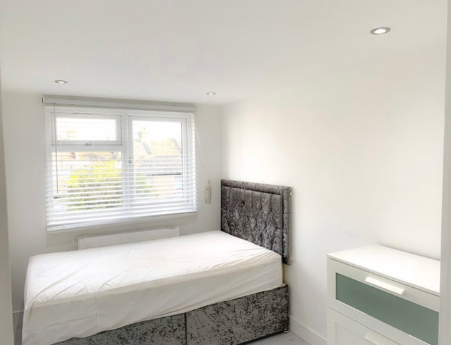 Newly Refurbished Double Room Available To Rent Main Photo