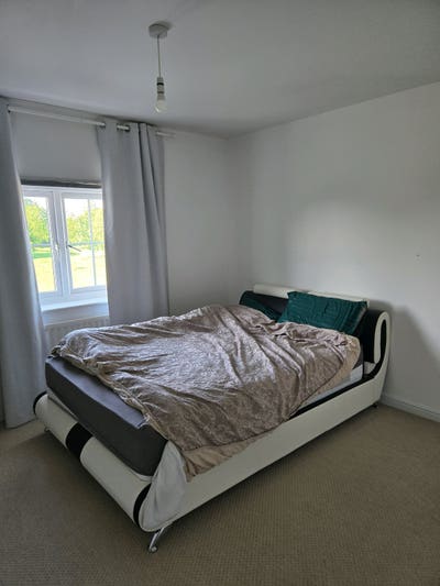 Large Double Room Main Photo
