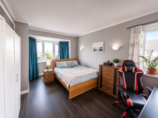 Huge double Room - 1 stop to Paddington   Main Photo