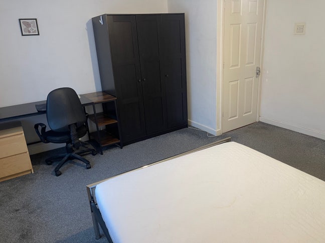 Well furnished double room close to town centre Main Photo