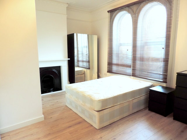 Spacious En-Suite Room in 6 Bed HMO  Main Photo