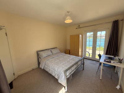 Spacious Double Room on Newmarket Road, CB5 (585NR Main Photo
