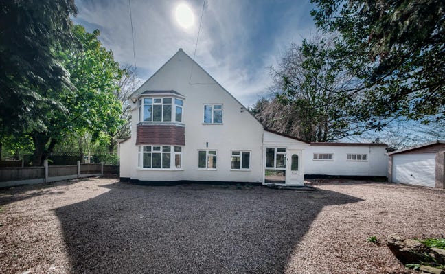 4 Bedroom Detached Home in Shenstone Main Photo