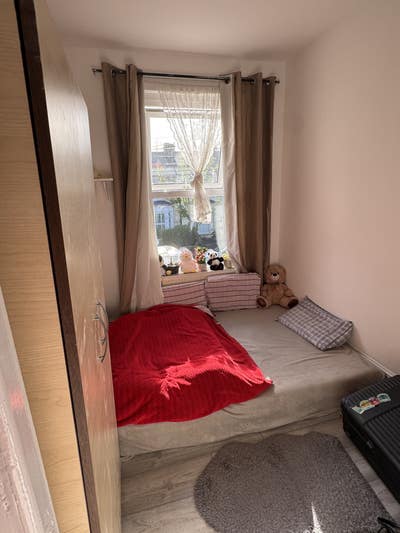 Spacious double room  Available-3min to Manorpark  Main Photo
