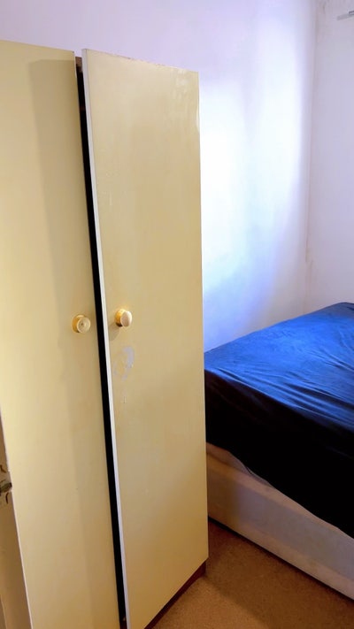 Clean &  Room/ 2 min walk to Bus Station  Main Photo
