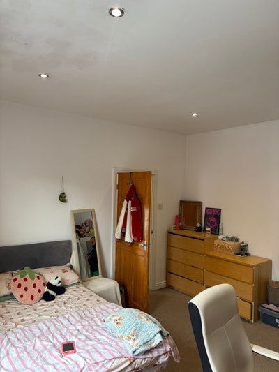 Double Room (Furnished) Available - Woodhouse Main Photo