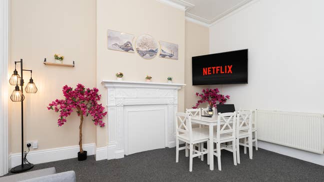 Spacious Rooms in a Shared House - With Cleaning  Main Photo