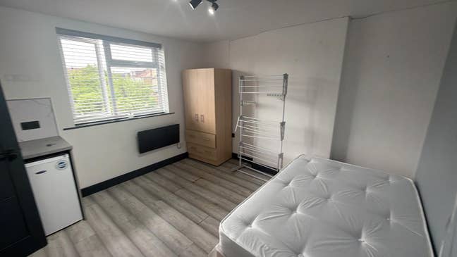 DSS-Studio Flat Available in Norbury Lambeth SW16 Main Photo