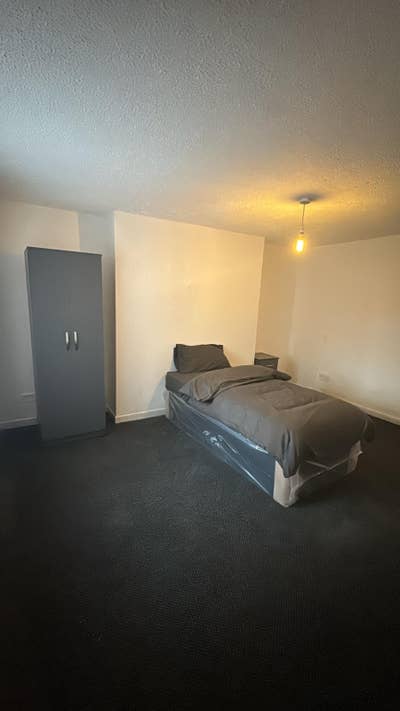 Rooms Available in B21, Viewings from Today Main Photo