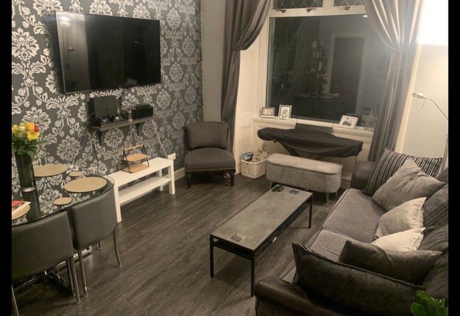Room available in haymarket  Main Photo