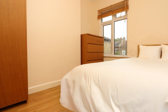 Best deal in E6 - Beckton - Room to Book ASAP Main Photo