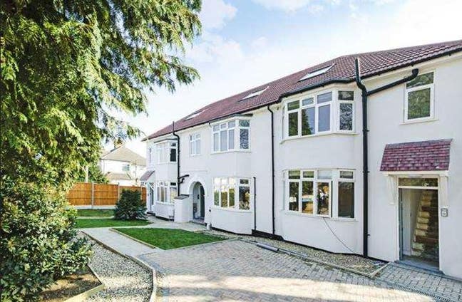 Superb second floor two bedroom apartment Main Photo