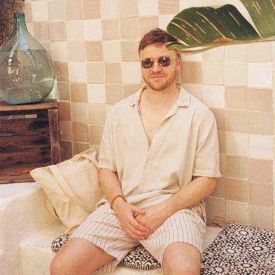 Professional Male seeks a double room Main Photo
