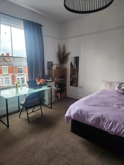 Large Double Bedroom All Bills Inclusive Main Photo