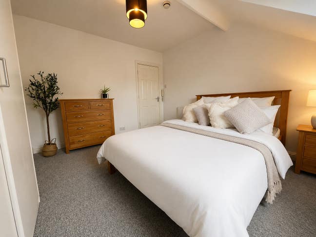 Nunthorpe Ave | 3 Double Rooms | Great Location Main Photo
