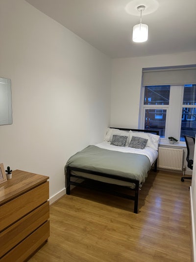 ✨ Modern Living – Pro House Share 💼 Main Photo