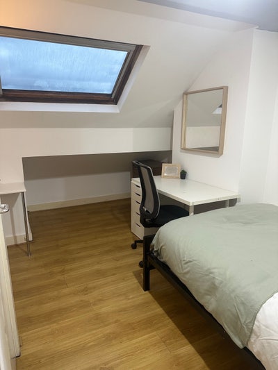 ✨ Modern Living – Pro House Share 💼 Main Photo