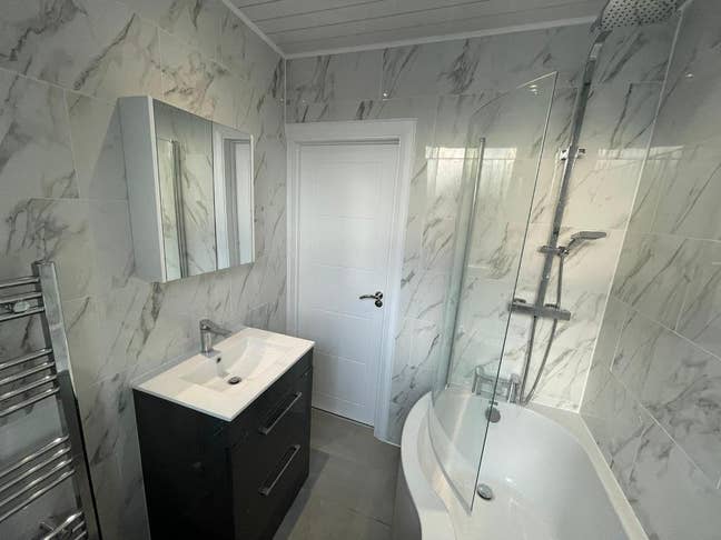 Top floor 2 Bed Flat with Balcony & Roof Terrace Main Photo