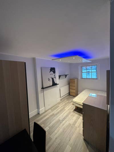 Spacious double room 5 minutes from Paddington! Main Photo