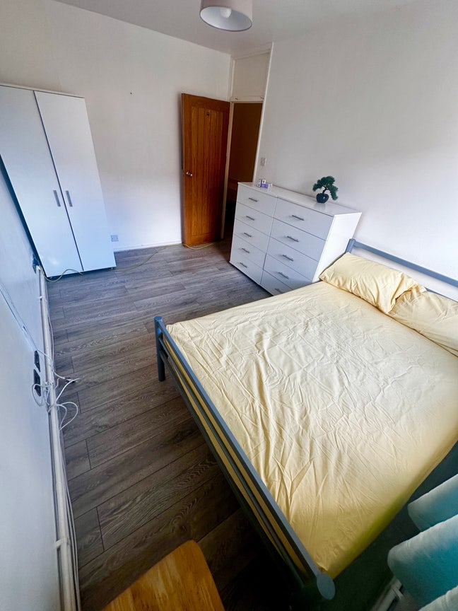 Spacious Double rooms available now Main Photo