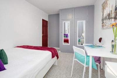 Spacious Double Room – Well Maintained Flat Main Photo