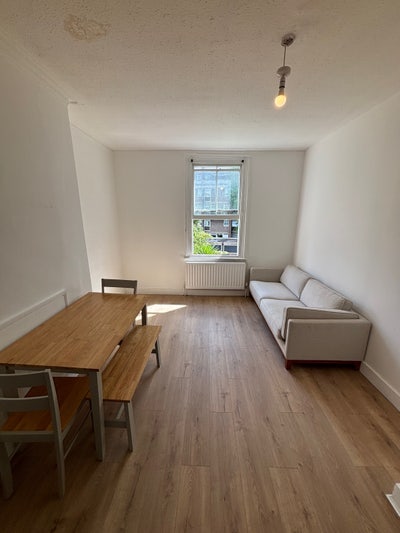 Newly refurbed 3 bed flat Main Photo