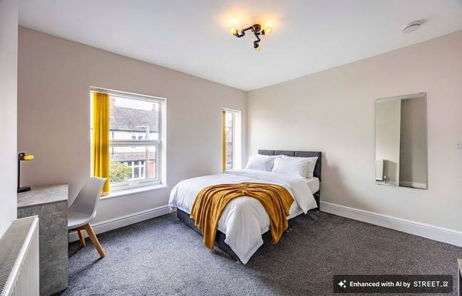 Available now! Professional Room in Beeston. Main Photo