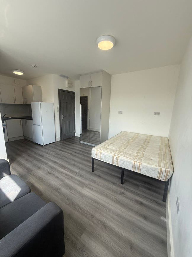 Beautiful Ensuite Double Room for Rentin Hounslow Main Photo